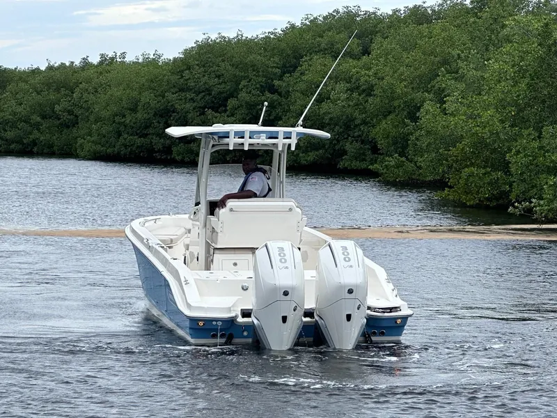 Slide: The Image of Boston Whaler 280 Dauntless 2026 - 12