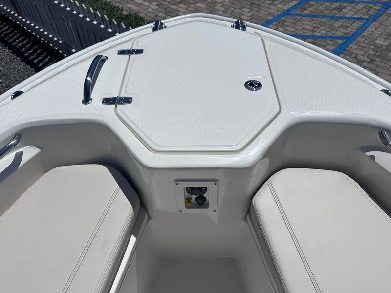 Slide: The Image of Boston Whaler 280 Dauntless 2026 - 15