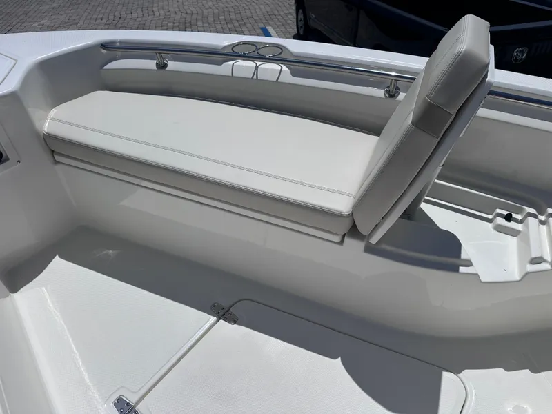 Slide: The Image of Boston Whaler 280 Dauntless 2026 - 18