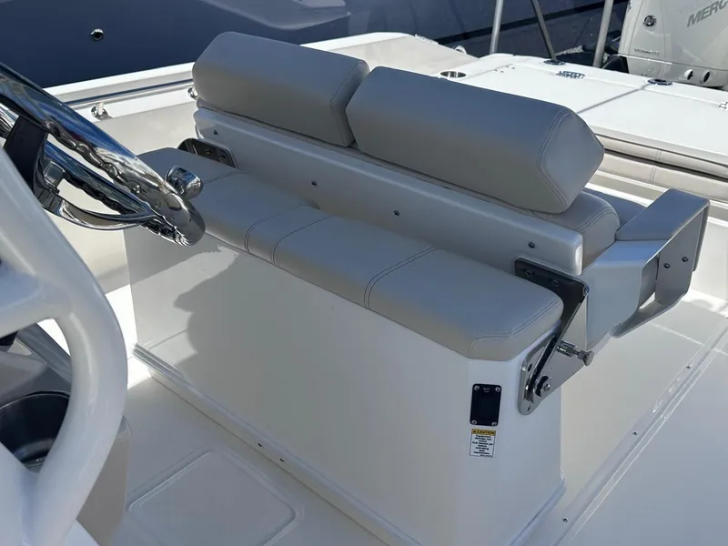 Slide: The Image of Boston Whaler 280 Dauntless 2026 - 30
