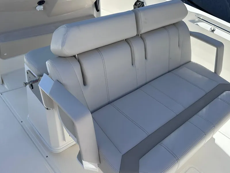 Slide: The Image of Boston Whaler 280 Dauntless 2026 - 31