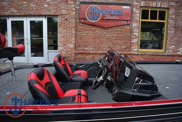 Slide: The Image of Ranger Z521L 2021 - 10