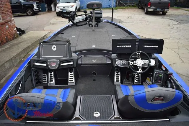 Slide: The Image of 2021 Ranger Z521L boat interior with dual Humminbird displays and blue-accented seats. - 15