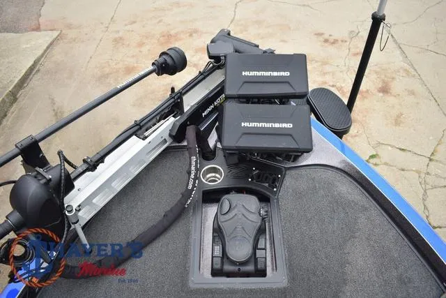 Slide: The Image of 2021 Ranger Z521L boat deck with Humminbird electronics and trolling motor. - 38