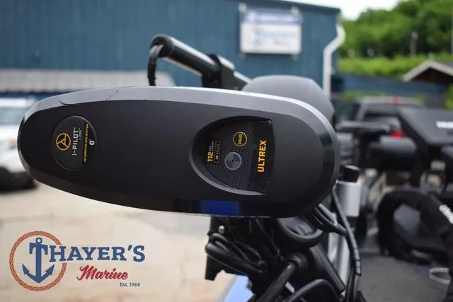 Slide: The Image of 2021 Ranger Z521L boat with Minn Kota Ultrex trolling motor at Thayer's Marine. - 39