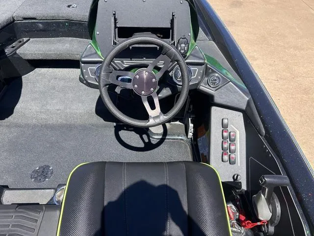 Slide: The Image of Skeeter ZXR20 2022 - 12