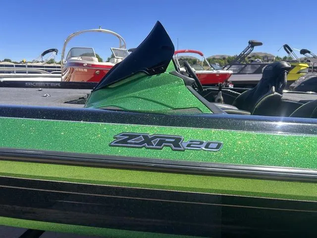 Slide: The Image of Skeeter ZXR20 2022 - 3