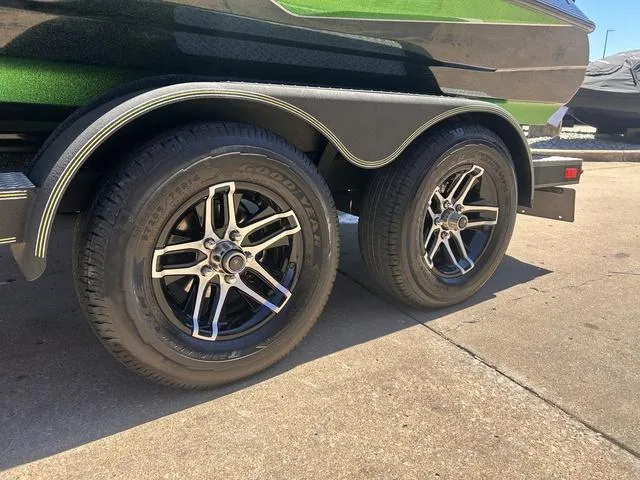 Slide: The Image of Skeeter ZXR20 2022 - 4