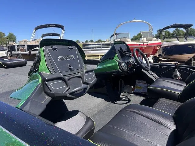 Slide: The Image of Skeeter ZXR20 2022 - 5