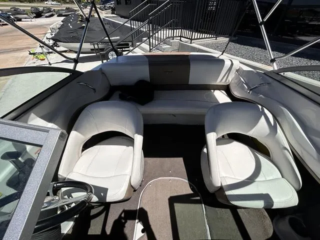 Slide: The Image of Four Winns H180 2008 - 11