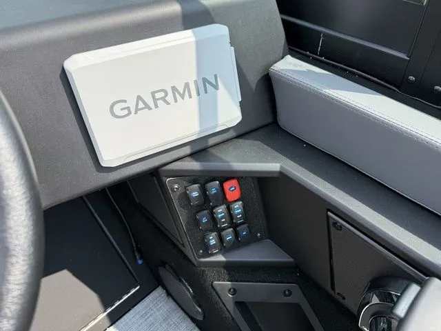 Slide: The Image of Alumacraft Trophy 205X Sport 2025 - 28