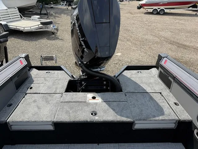 Slide: The Image of Alumacraft Trophy 205X Sport 2025 - 8