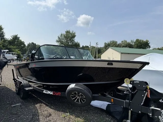 Slide: The Image of Alumacraft Trophy 205X Sport 2025 - 2