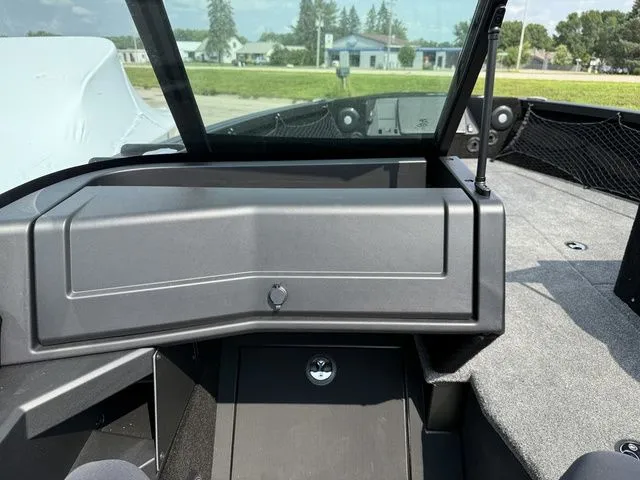 Slide: The Image of Alumacraft Trophy 205X Sport 2025 - 23