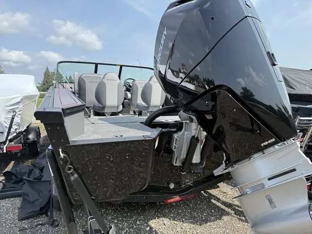 Slide: The Image of Alumacraft Trophy 205X Sport 2025 - 5