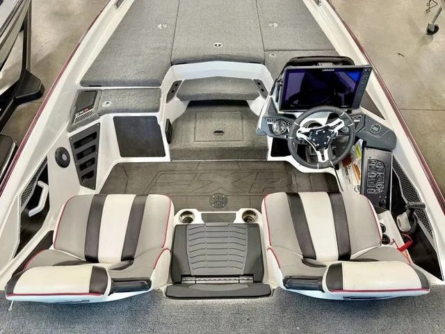 Slide: The Image of Skeeter FXR20 Select 2023 - 3