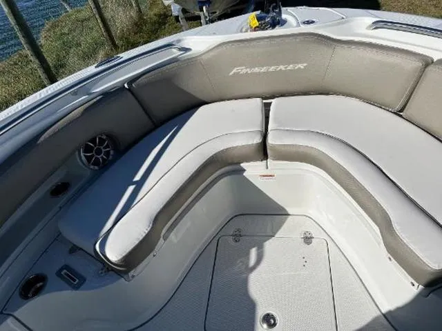 Slide: The Image of Finseeker 220 CC 2023 - 17