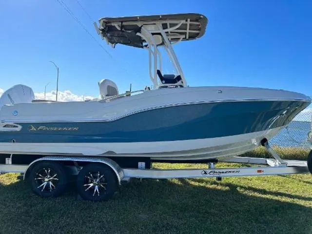 Slide: The Image of Finseeker 220 CC 2023 - 2