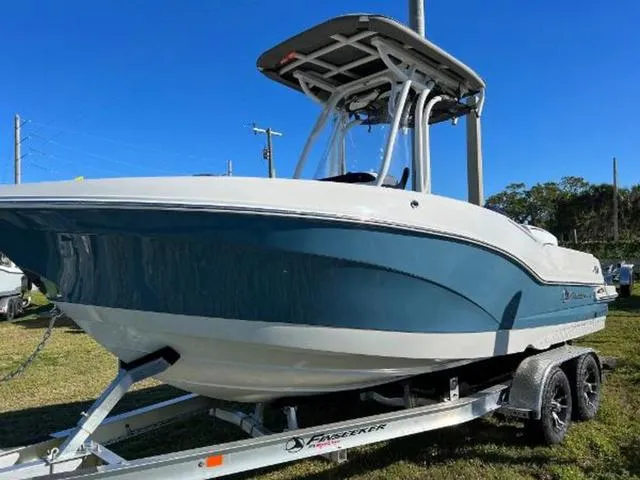 Slide: The Image of Finseeker 220 CC 2023 - 3