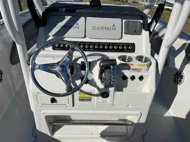 Slide: The Image of Finseeker 220 CC 2023 - 4