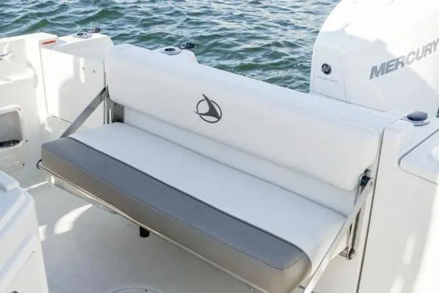 Slide: The Image of Finseeker 220 CC 2023 - 8