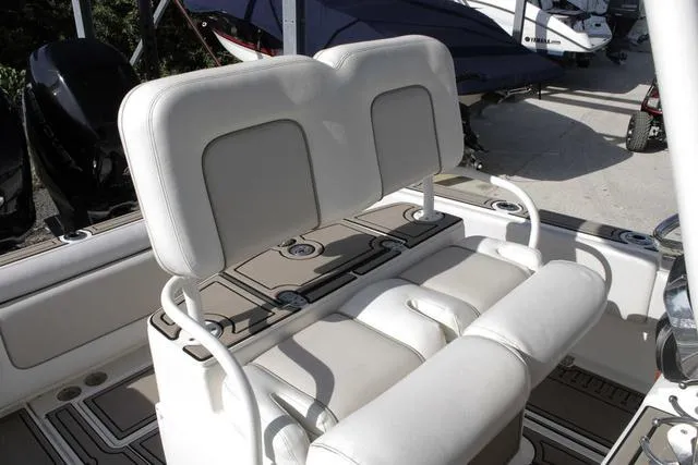 Slide: The Image of Tidewater 232 CC Adventure 2020 - 8