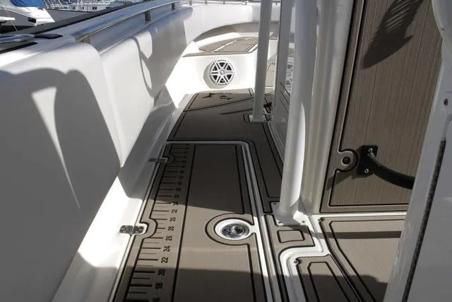 Slide: The Image of Tidewater 232 CC Adventure 2020 - 9