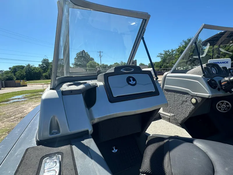 Slide: The Image of 2018 Tracker Targa V-19 WT 40th Anniversary Edition boat interior with windshield and dashboard. - 6