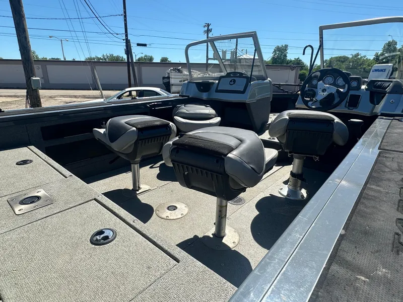 Slide: The Image of 2018 Tracker Targa V-19 WT boat interior with seating and steering console. - 9