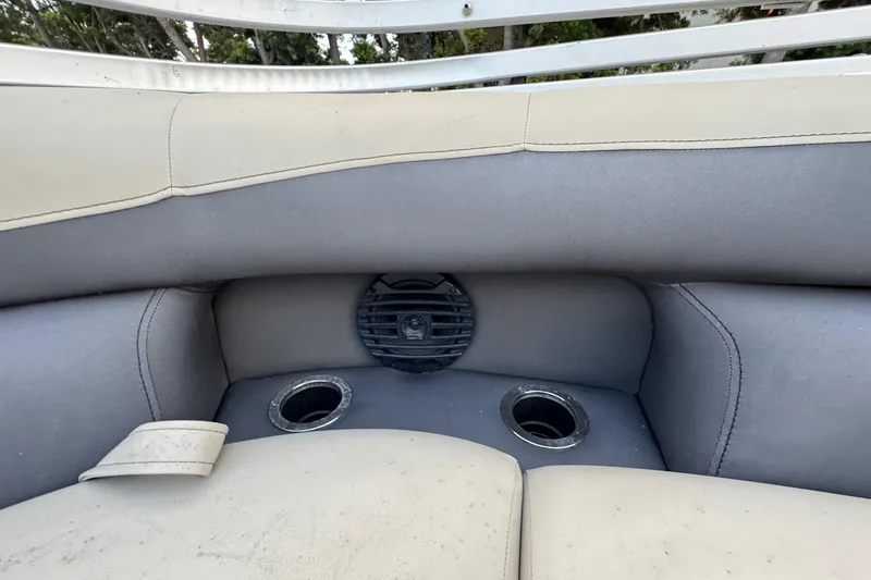 Slide: The Image of 2023 Barletta ARIA 22QC boat interior with cup holders and speaker. - 59