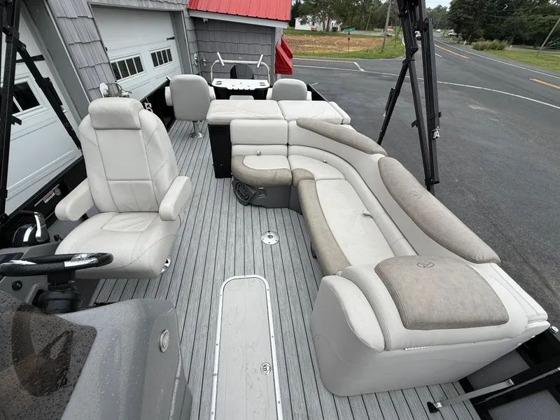 Slide: The Image of 2020 Avalon 2585 Catalina Tri-toon boat with spacious seating and modern design. - 20