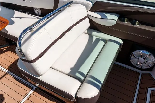 Slide: The Image of Regal 2800 BR 2015 - 14