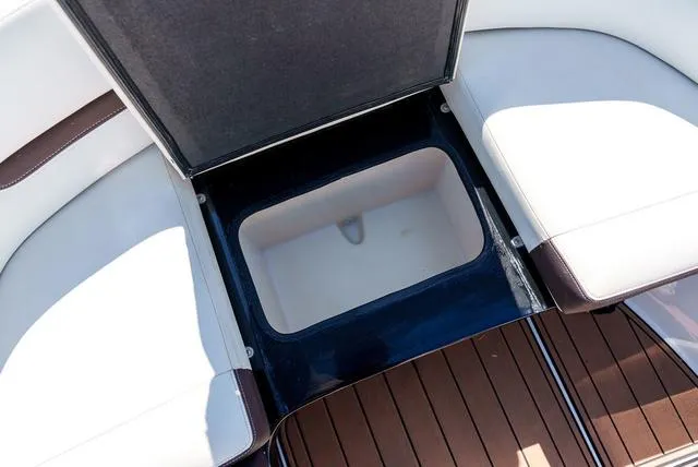 Slide: The Image of Regal 2800 BR 2015 - 26