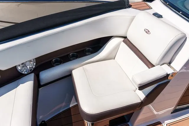 Slide: The Image of Regal 2800 BR 2015 - 27