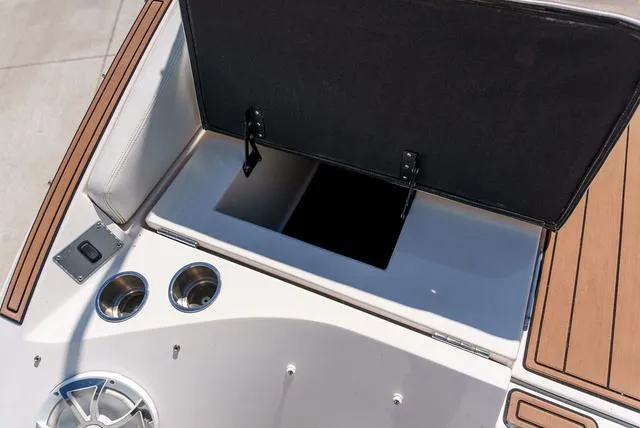 Slide: The Image of Regal 2800 BR 2015 - 6