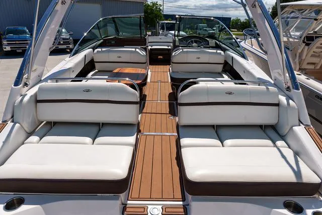 Slide: The Image of Regal 2800 BR 2015 - 8