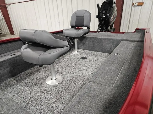 Slide: The Image of Tracker Super Guide V-16 TILLER 2025 - 4