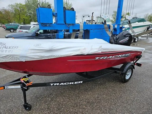 Slide: The Image of Tracker Super Guide V-16 TILLER 2025 - 5