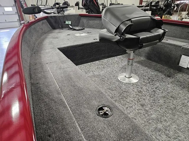 Slide: The Image of Tracker Super Guide V-16 TILLER 2025 - 9