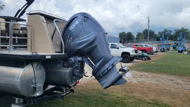 Slide: The Image of Godfrey AquaPatio 275 CBE iMPACT with 29 in. Center Tube 2023 - 15