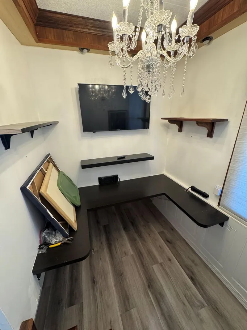 Slide: The Image of Luxurious 1986 Stardust Cruisers houseboat interior with chandelier, TV, and elegant shelving. - 27