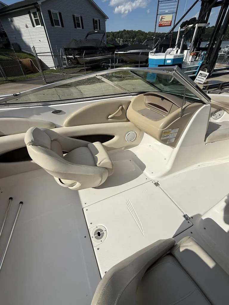 Slide: The Image of Chaparral 210 SSi 2004 - 3