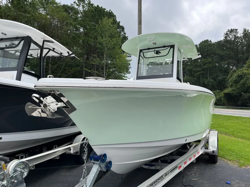 Slide: The Image of Sea Hunt Ultra 255 SE 2025 - 1