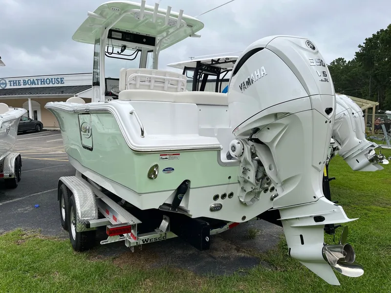 Slide: The Image of Sea Hunt Ultra 255 SE 2025 - 3