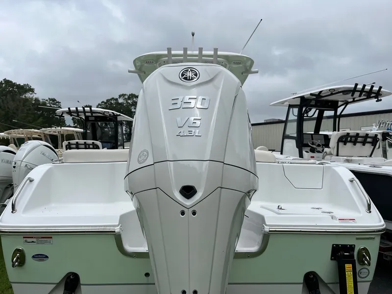 Slide: The Image of Sea Hunt Ultra 255 SE 2025 - 5