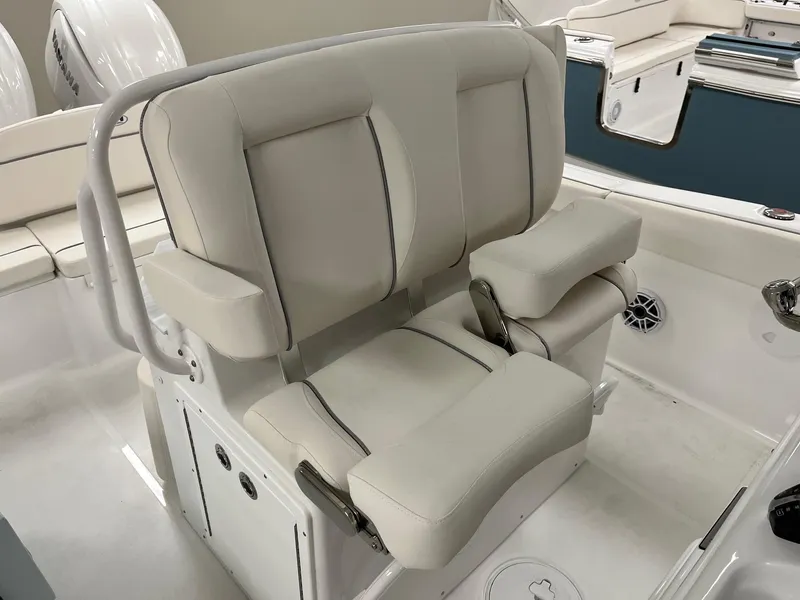 Slide: The Image of Sea Hunt Ultra 265 SE 2025 - 14