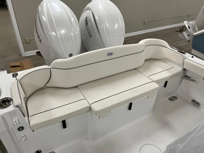 Slide: The Image of Sea Hunt Ultra 265 SE 2025 - 6