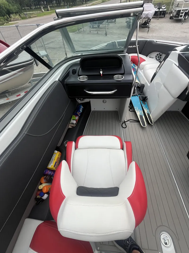 Slide: The Image of Crownline Boats 240 SS SURF 2022 - 7