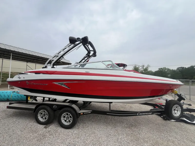 Slide: The Image of Crownline Boats 240 SS SURF 2022 - 9