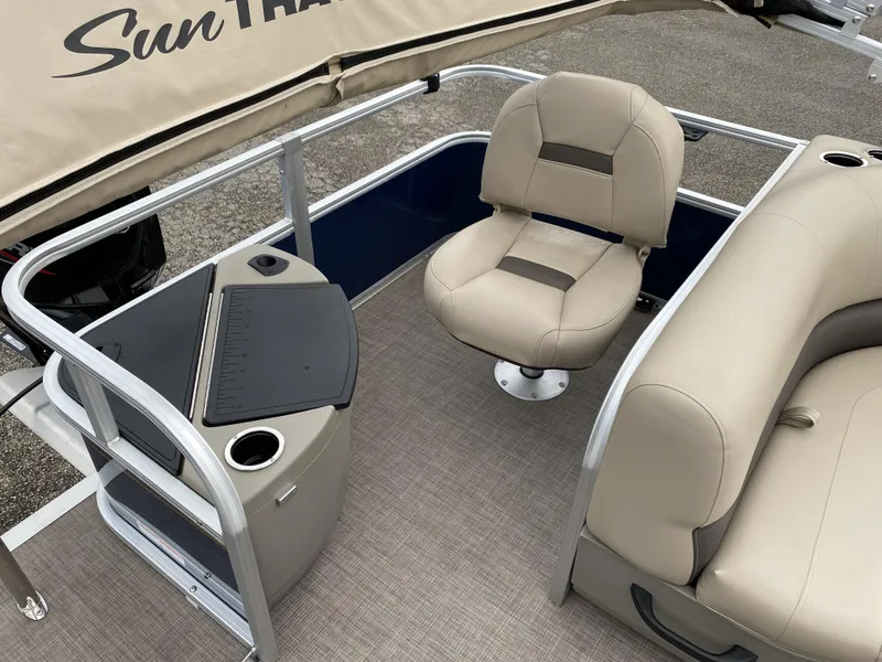 Slide: The Image of Sun Tracker Bass Buggy 18 DLX 2023 - 12